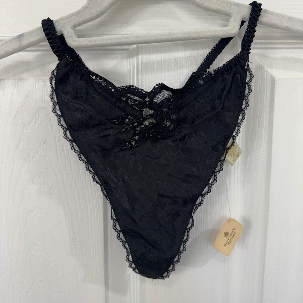 NWT Vintage Victorias Secret Gold Label Black Lace Beaded Thong Panty ML 50015